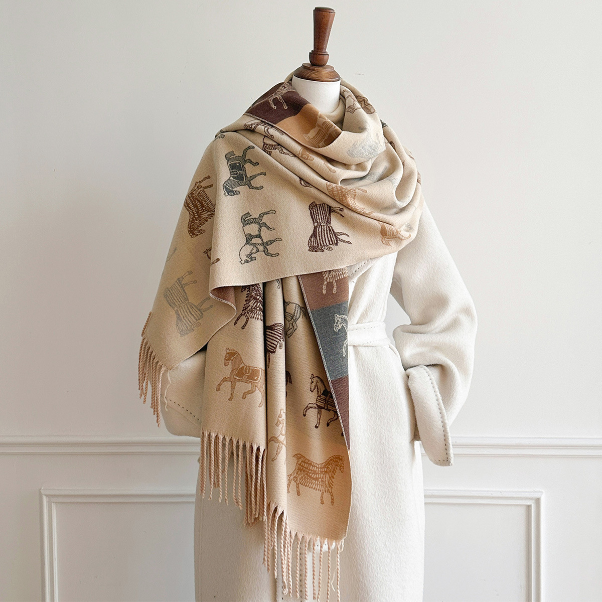 Woven Scarf Blanket - Zimowy szal damski, luksusowy wzór z