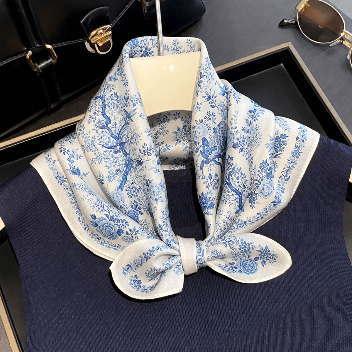 100% autentyczny jedwabny szal – Scarf Silk Square recenzja i cena