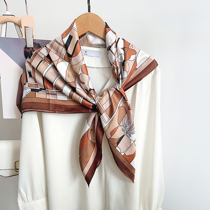 Jedwabna apaszka damska w krat – Scarf Silk Square recenzja i cena