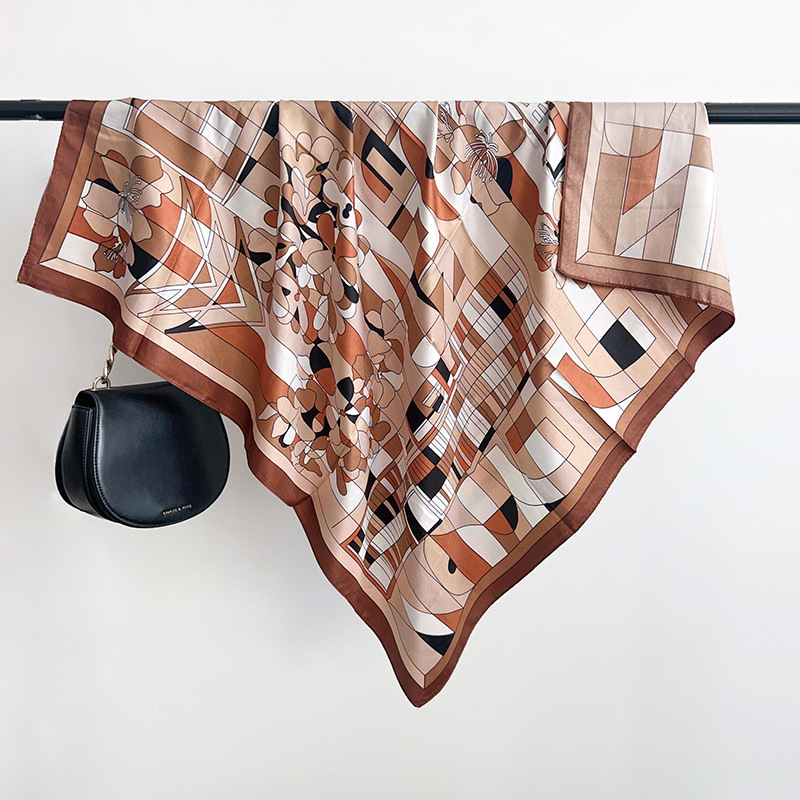 Jedwabna apaszka damska w krat – Scarf Silk Square recenzja i cena